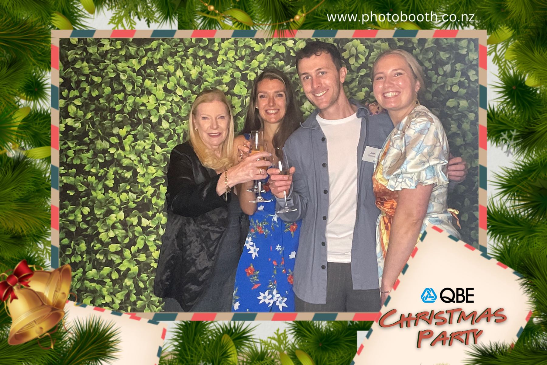 QBE Staff Christmas Party | View more photos from the event at gallery.photobooth.co.nz/u/SelfieCentral/QBE-Staff-Christmas-Party