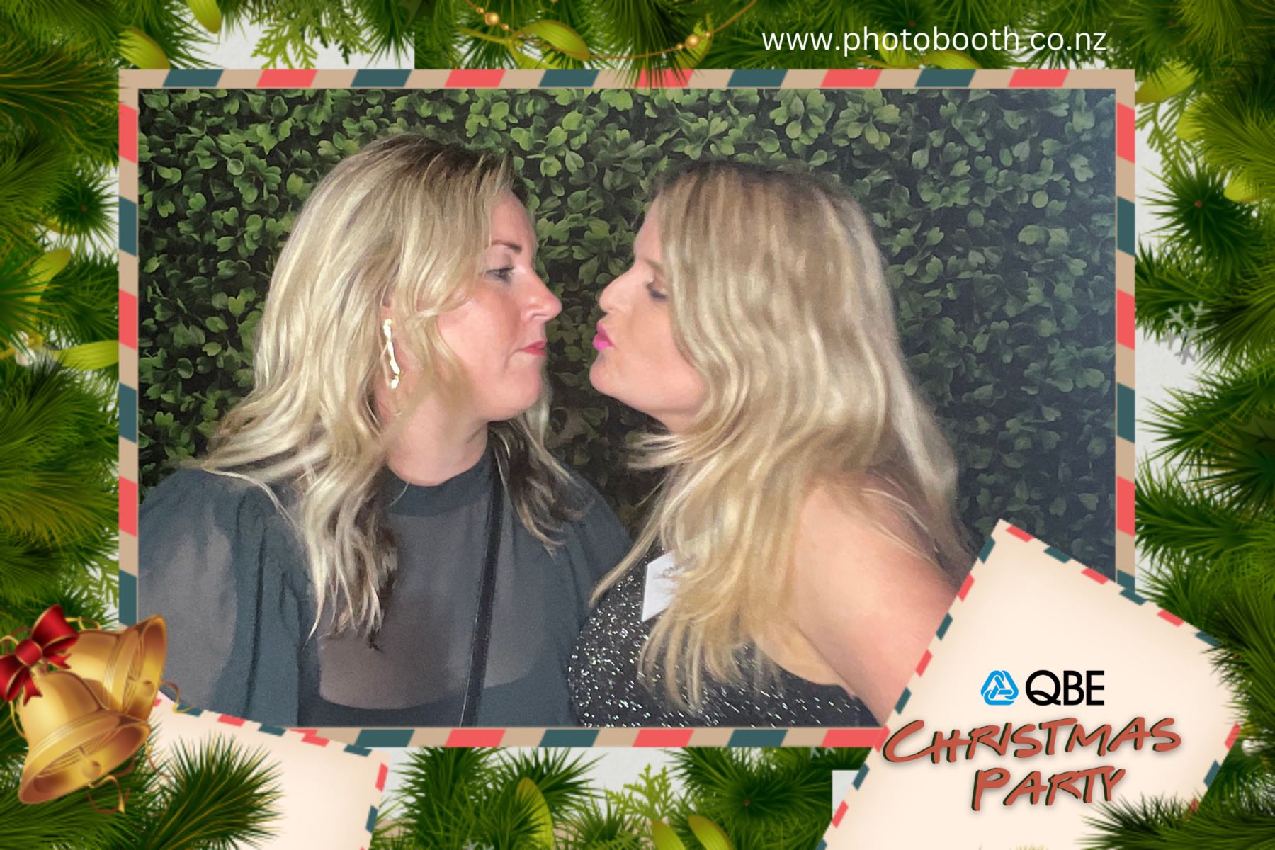 QBE Staff Christmas Party | View more photos from the event at gallery.photobooth.co.nz/u/SelfieCentral/QBE-Staff-Christmas-Party