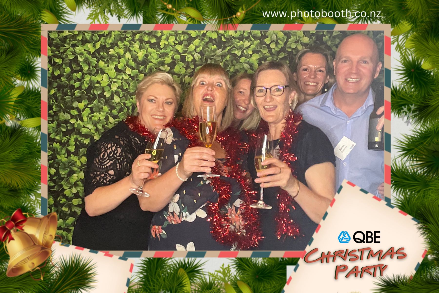 QBE Staff Christmas Party | View more photos from the event at gallery.photobooth.co.nz/u/SelfieCentral/QBE-Staff-Christmas-Party
