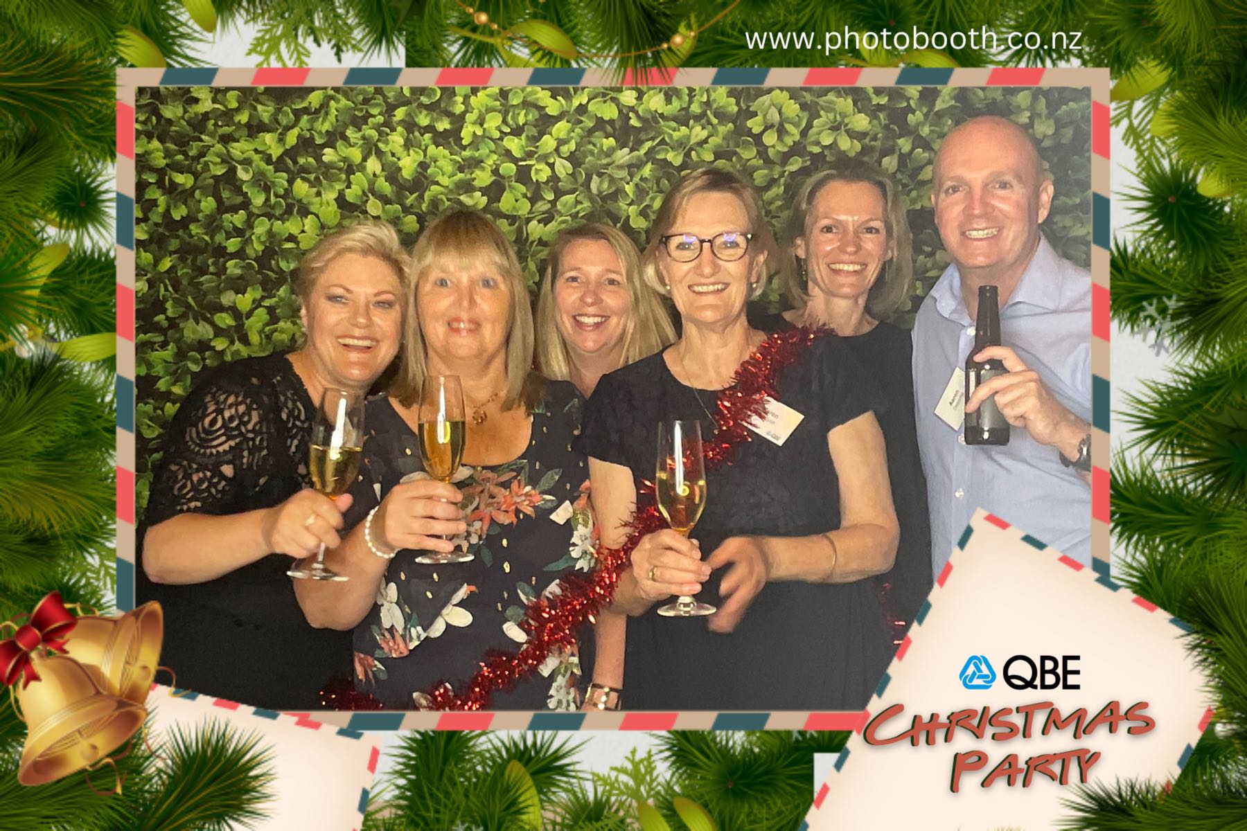 QBE Staff Christmas Party | View more photos from the event at gallery.photobooth.co.nz/u/SelfieCentral/QBE-Staff-Christmas-Party