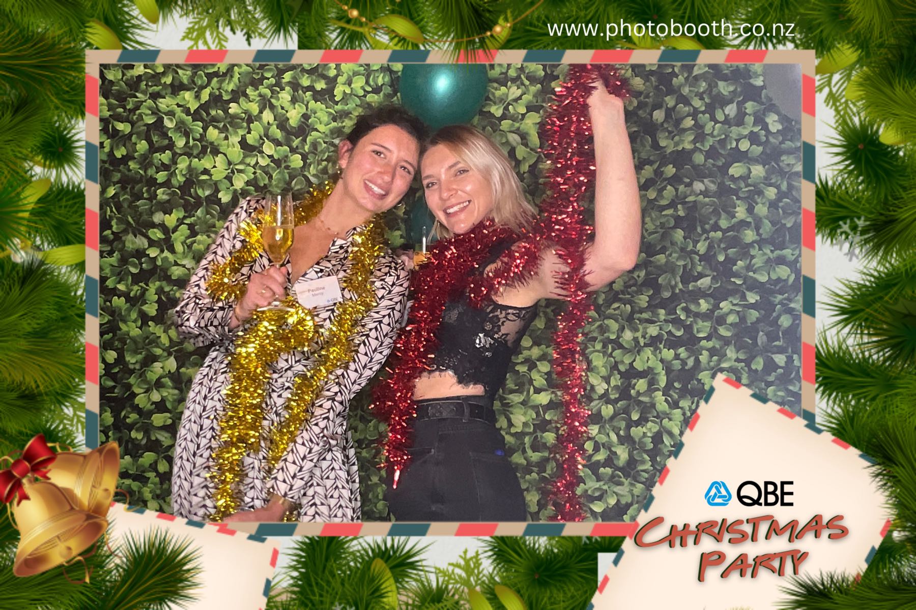 QBE Staff Christmas Party | View more photos from the event at gallery.photobooth.co.nz/u/SelfieCentral/QBE-Staff-Christmas-Party
