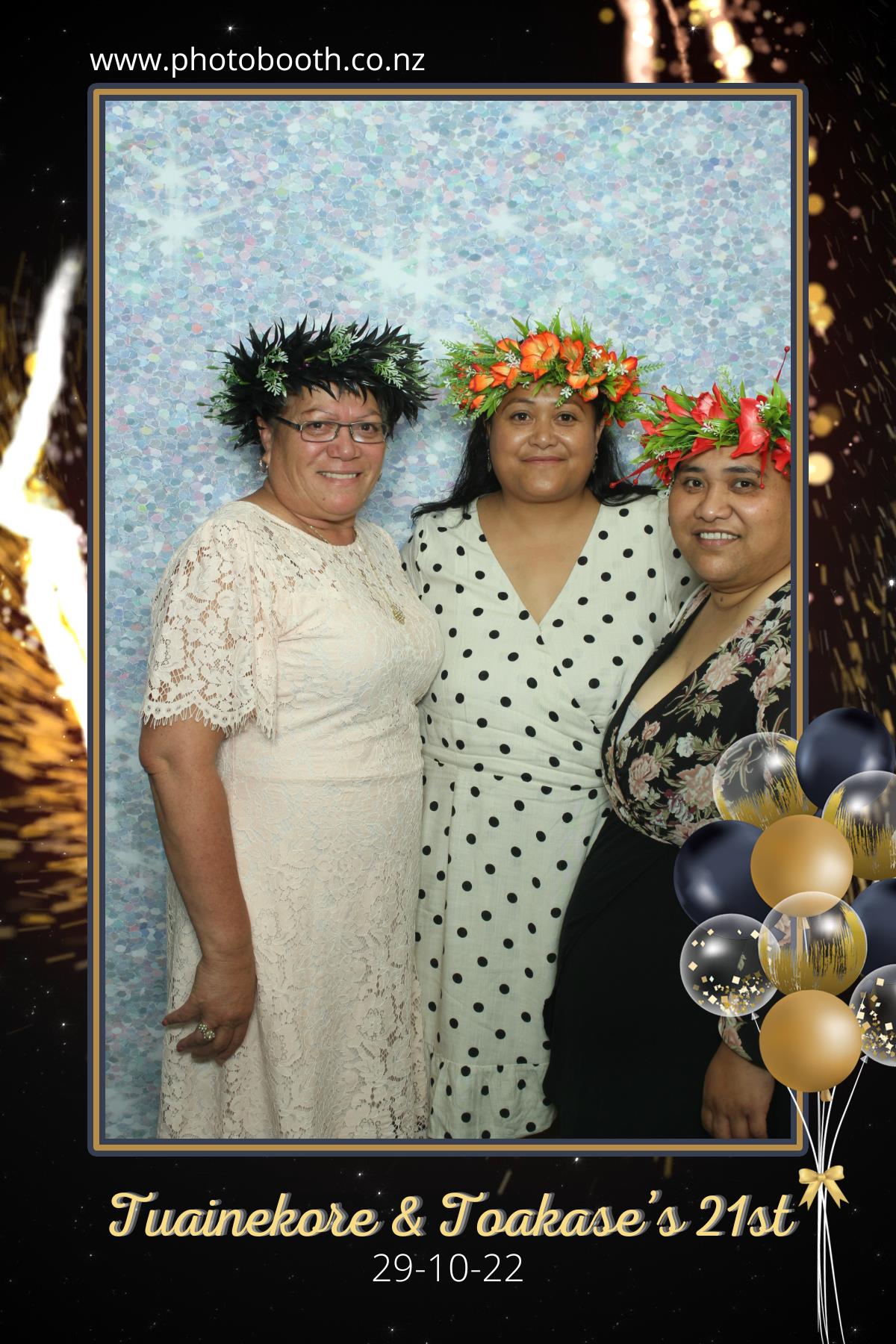 Twin's 21st Birthday | View more photos from the event at gallery.photobooth.co.nz/u/SelfieCentral/Twins-21st-Birthday