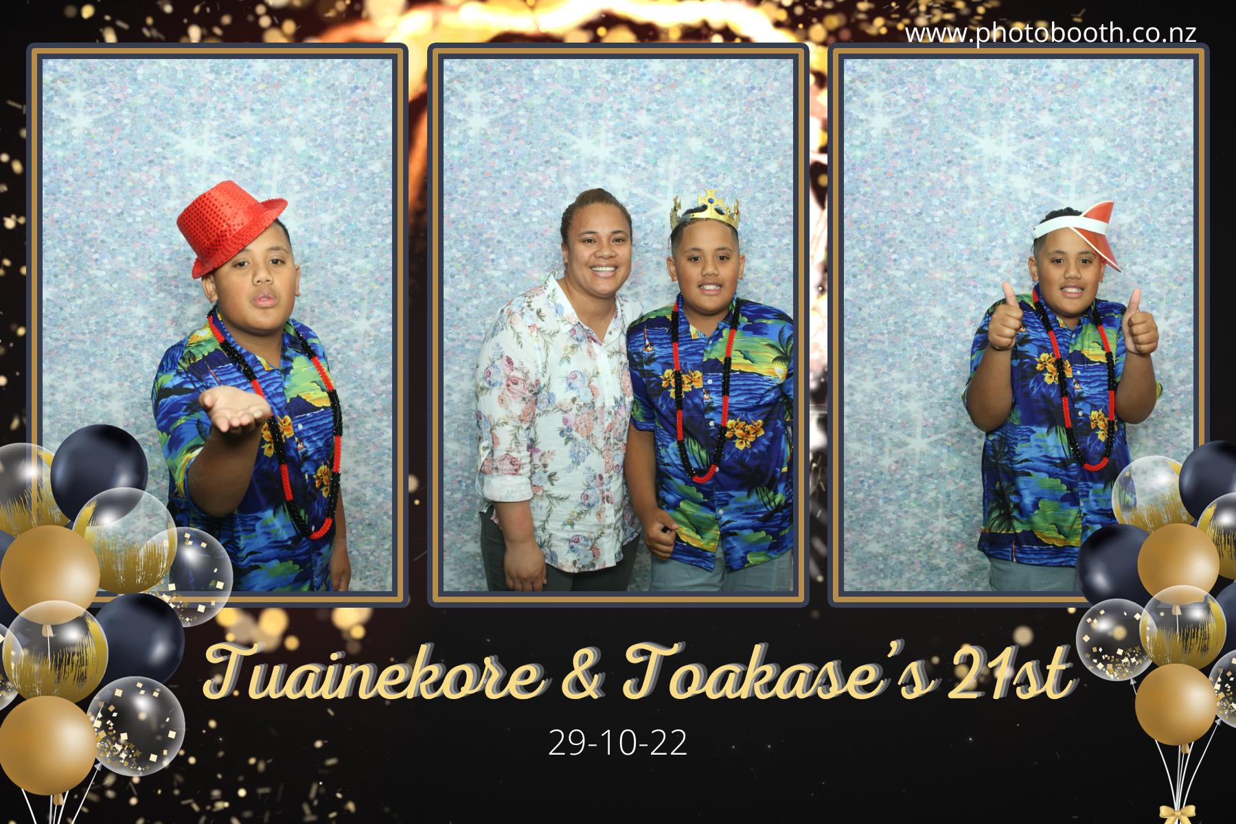 Twin's 21st Birthday | View more photos from the event at gallery.photobooth.co.nz/u/SelfieCentral/Twins-21st-Birthday