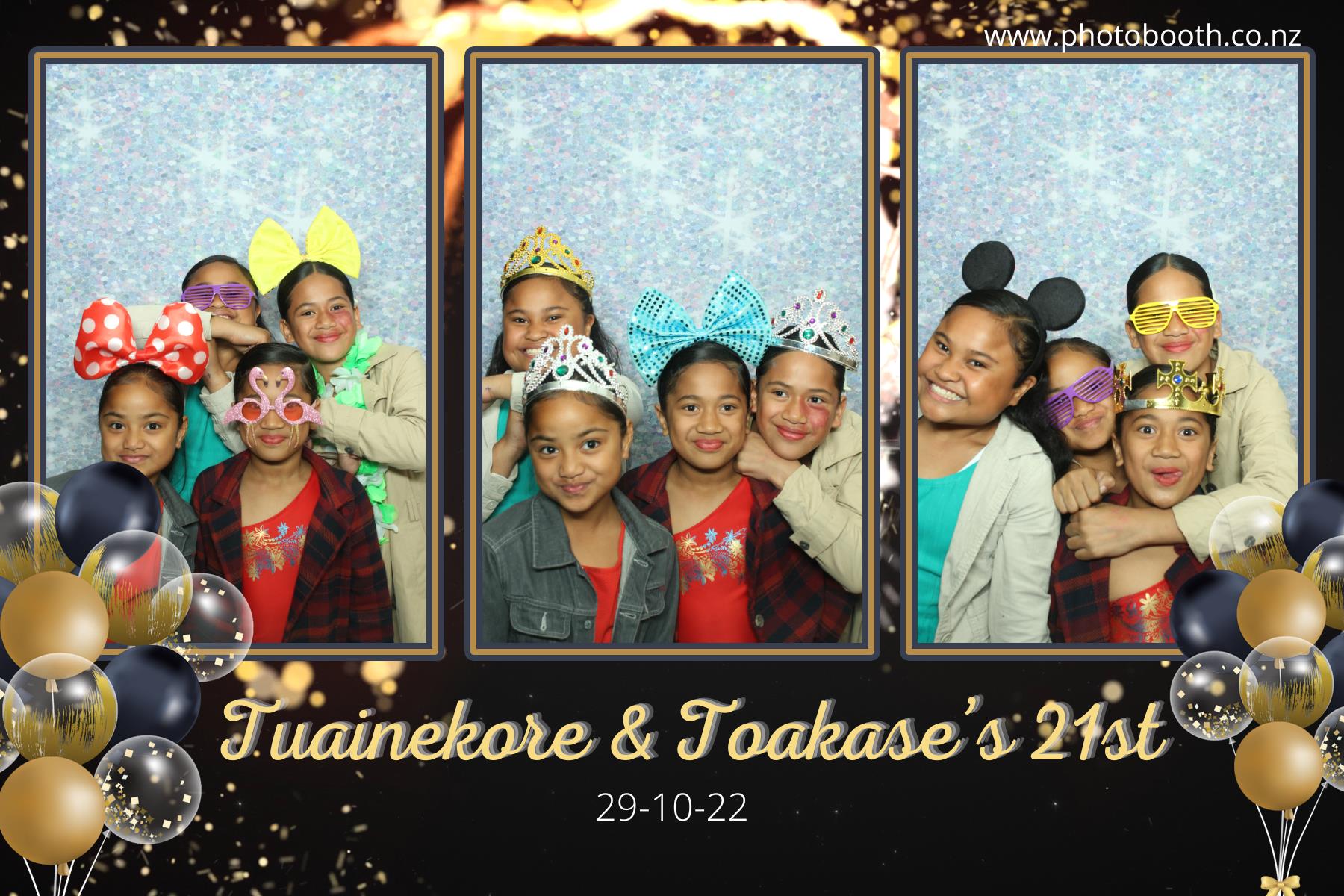 Twin's 21st Birthday | View more photos from the event at gallery.photobooth.co.nz/u/SelfieCentral/Twins-21st-Birthday