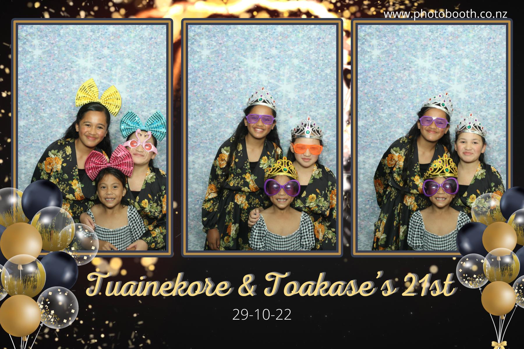 Twin's 21st Birthday | View more photos from the event at gallery.photobooth.co.nz/u/SelfieCentral/Twins-21st-Birthday