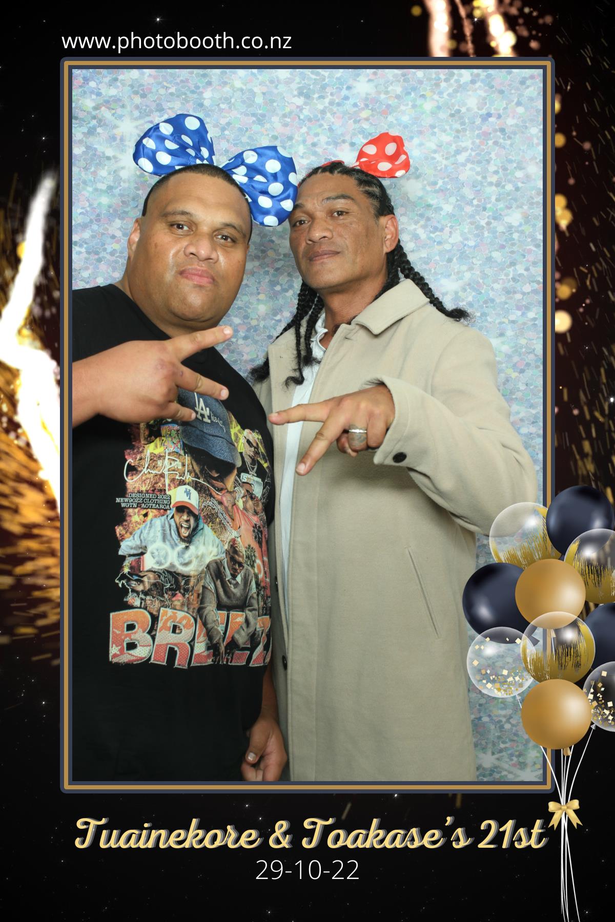 Twin's 21st Birthday | View more photos from the event at gallery.photobooth.co.nz/u/SelfieCentral/Twins-21st-Birthday