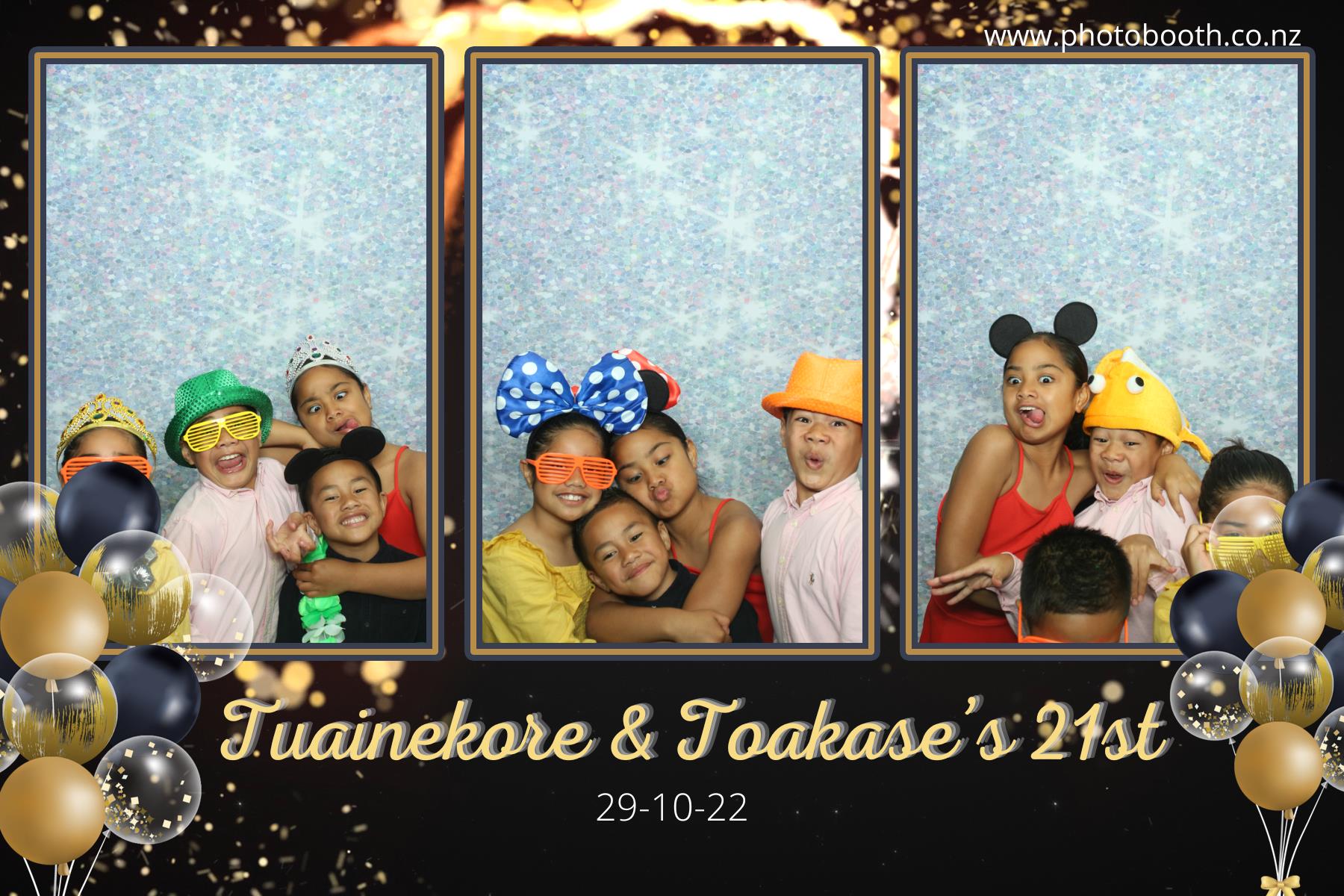 Twin's 21st Birthday | View more photos from the event at gallery.photobooth.co.nz/u/SelfieCentral/Twins-21st-Birthday