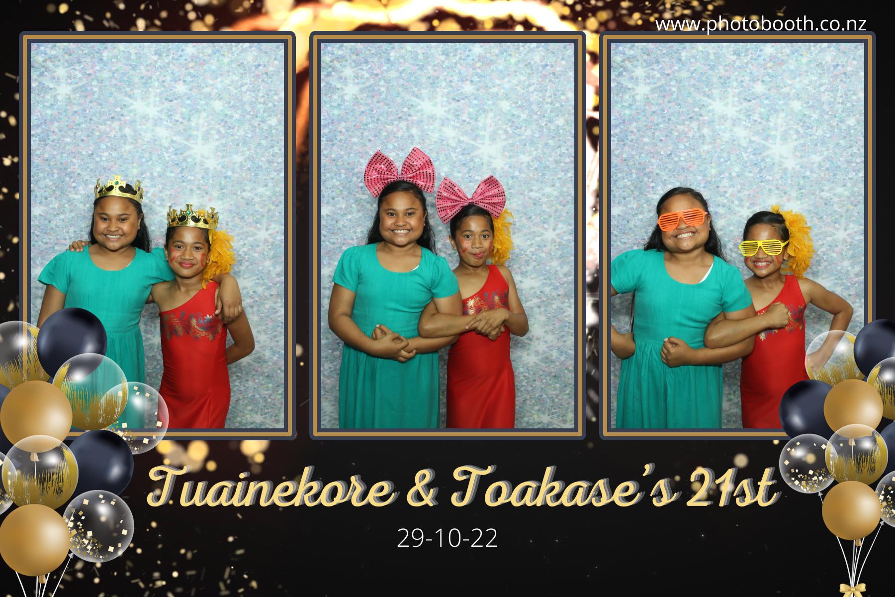 Twin's 21st Birthday | View more photos from the event at gallery.photobooth.co.nz/u/SelfieCentral/Twins-21st-Birthday