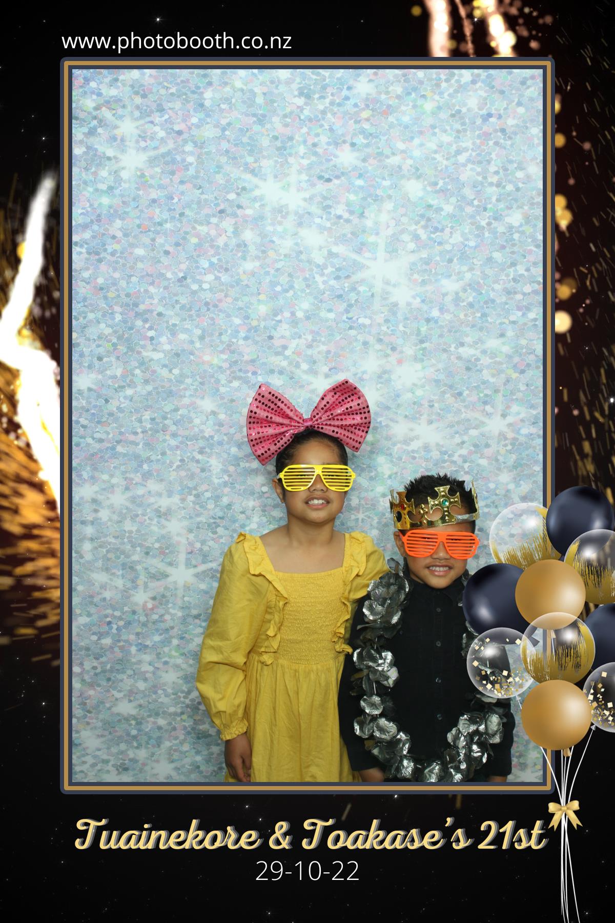 Twin's 21st Birthday | View more photos from the event at gallery.photobooth.co.nz/u/SelfieCentral/Twins-21st-Birthday