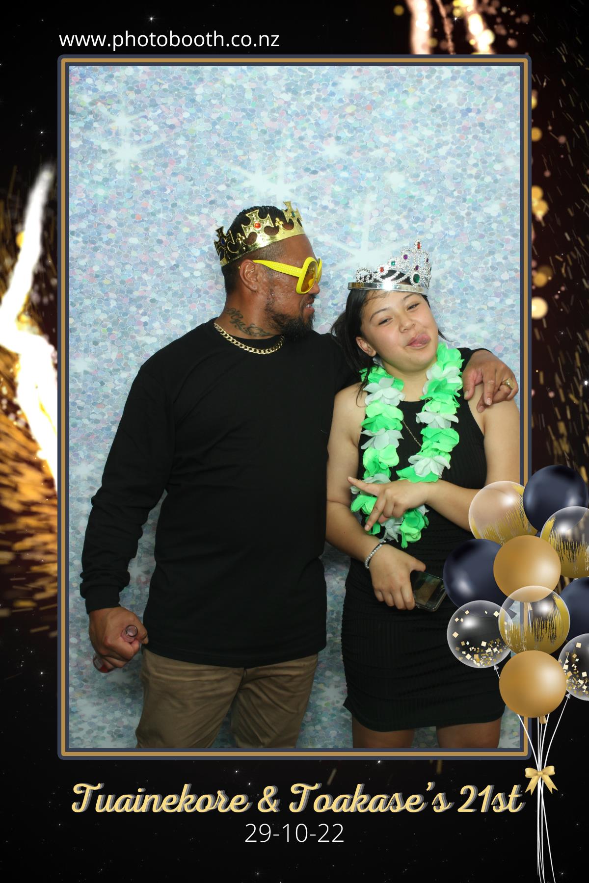 Twin's 21st Birthday | View more photos from the event at gallery.photobooth.co.nz/u/SelfieCentral/Twins-21st-Birthday