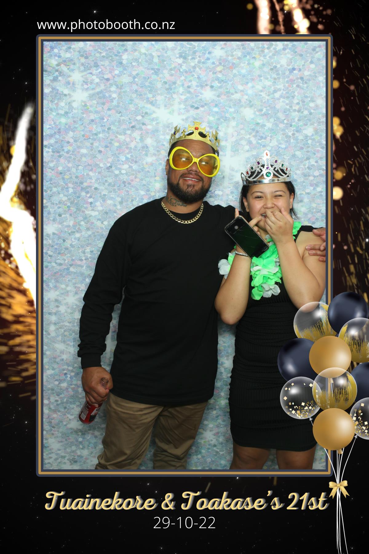 Twin's 21st Birthday | View more photos from the event at gallery.photobooth.co.nz/u/SelfieCentral/Twins-21st-Birthday