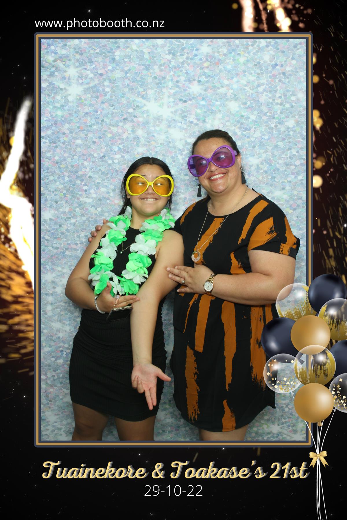 Twin's 21st Birthday | View more photos from the event at gallery.photobooth.co.nz/u/SelfieCentral/Twins-21st-Birthday