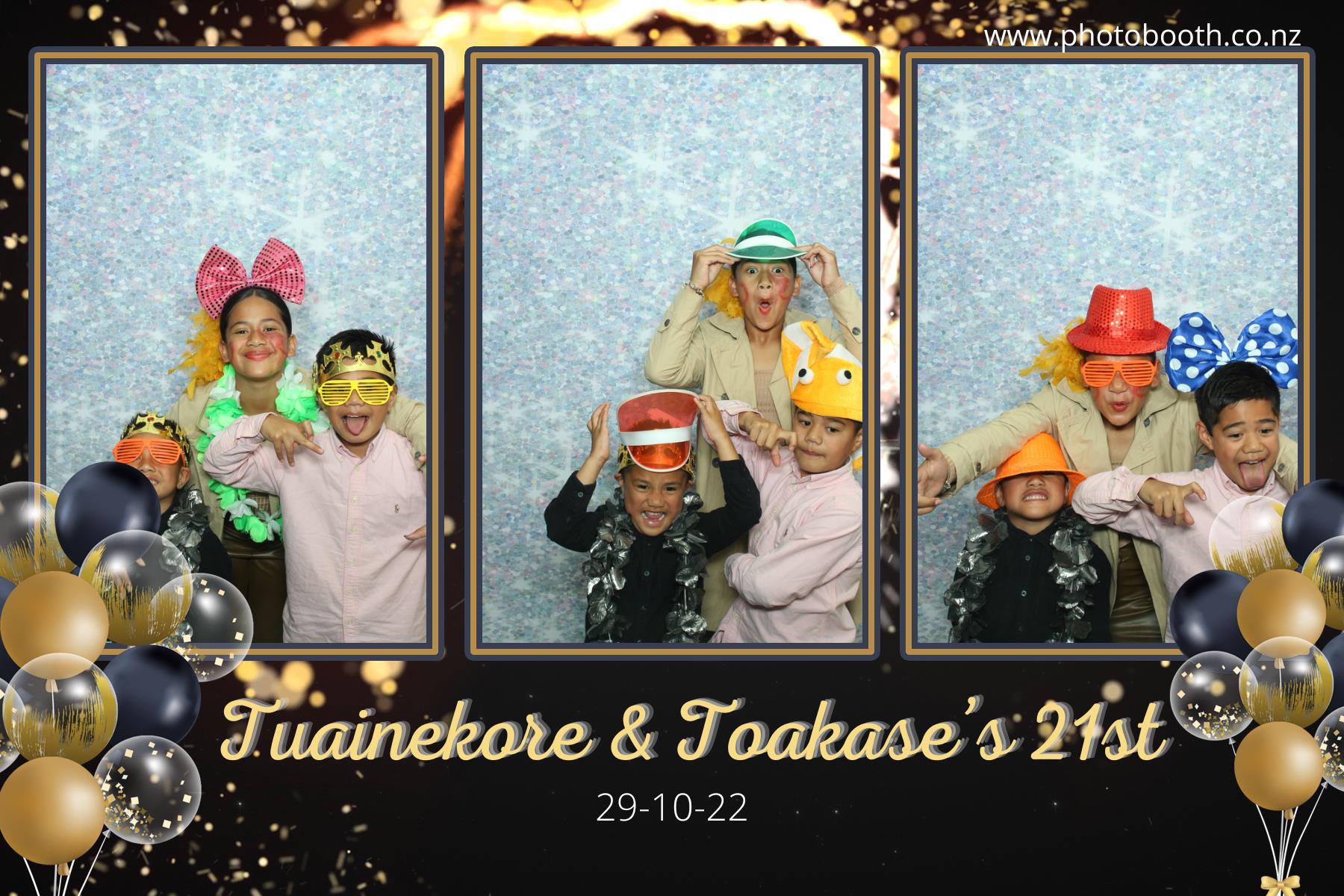 Twin's 21st Birthday | View more photos from the event at gallery.photobooth.co.nz/u/SelfieCentral/Twins-21st-Birthday
