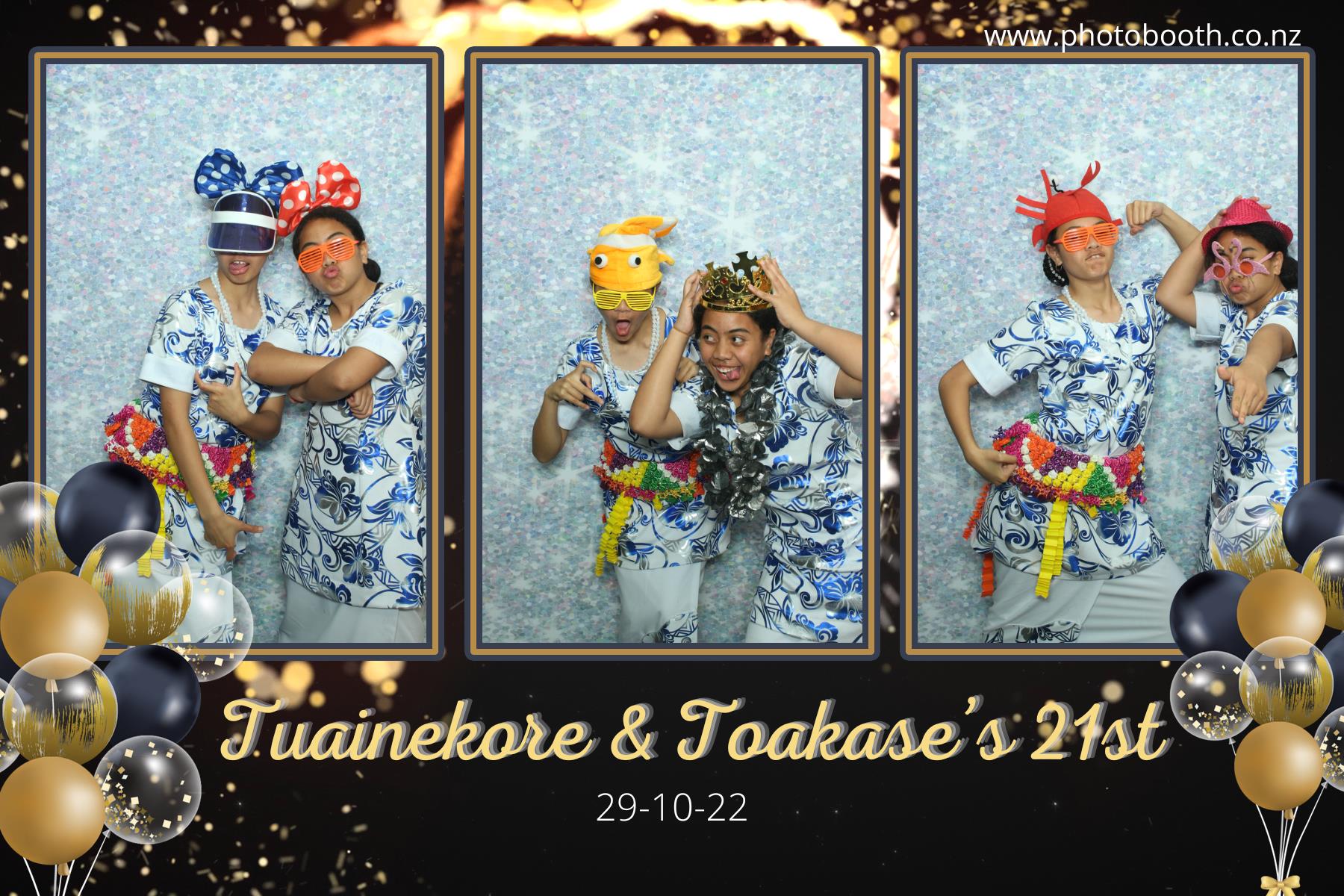 Twin's 21st Birthday | View more photos from the event at gallery.photobooth.co.nz/u/SelfieCentral/Twins-21st-Birthday