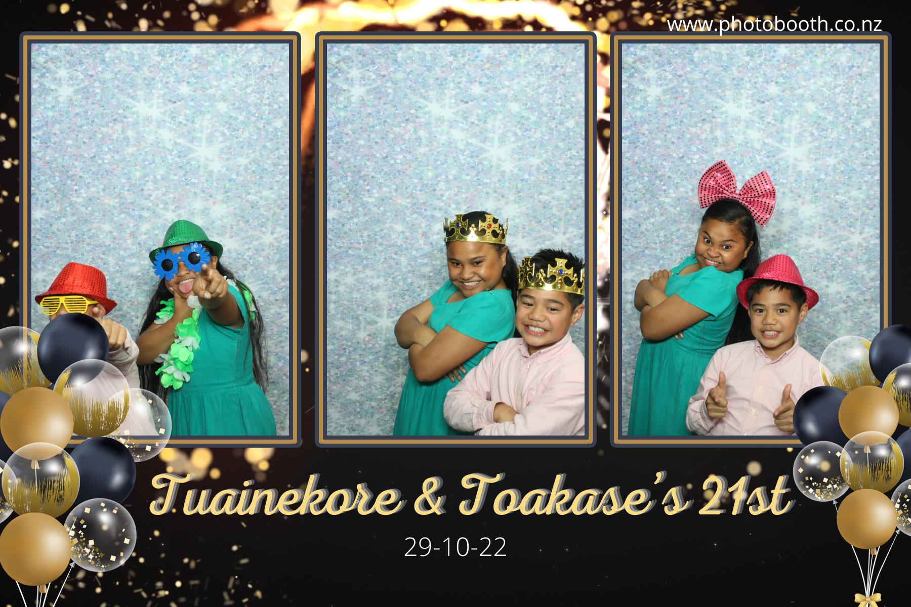 Twin's 21st Birthday | View more photos from the event at gallery.photobooth.co.nz/u/SelfieCentral/Twins-21st-Birthday