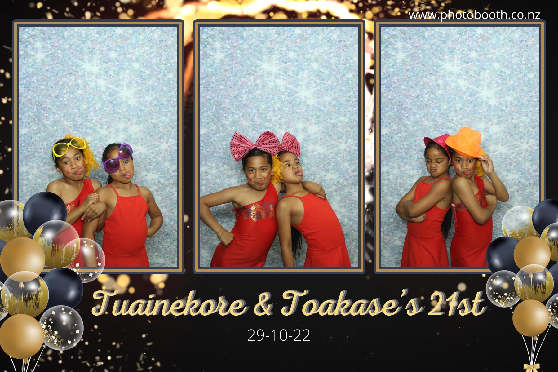Twin's 21st Birthday | View more photos from the event at gallery.photobooth.co.nz/u/SelfieCentral/Twins-21st-Birthday