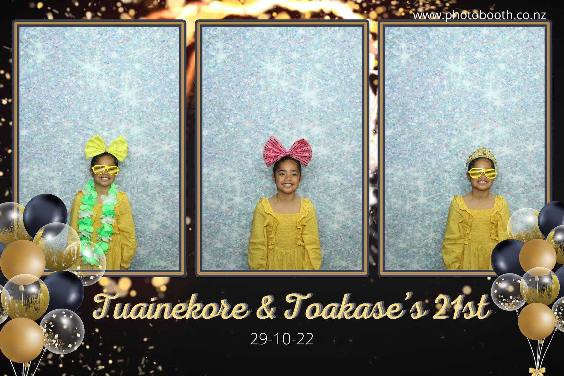 Twin's 21st Birthday | View more photos from the event at gallery.photobooth.co.nz/u/SelfieCentral/Twins-21st-Birthday