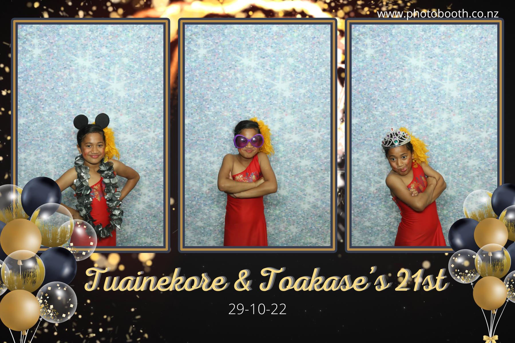 Twin's 21st Birthday | View more photos from the event at gallery.photobooth.co.nz/u/SelfieCentral/Twins-21st-Birthday