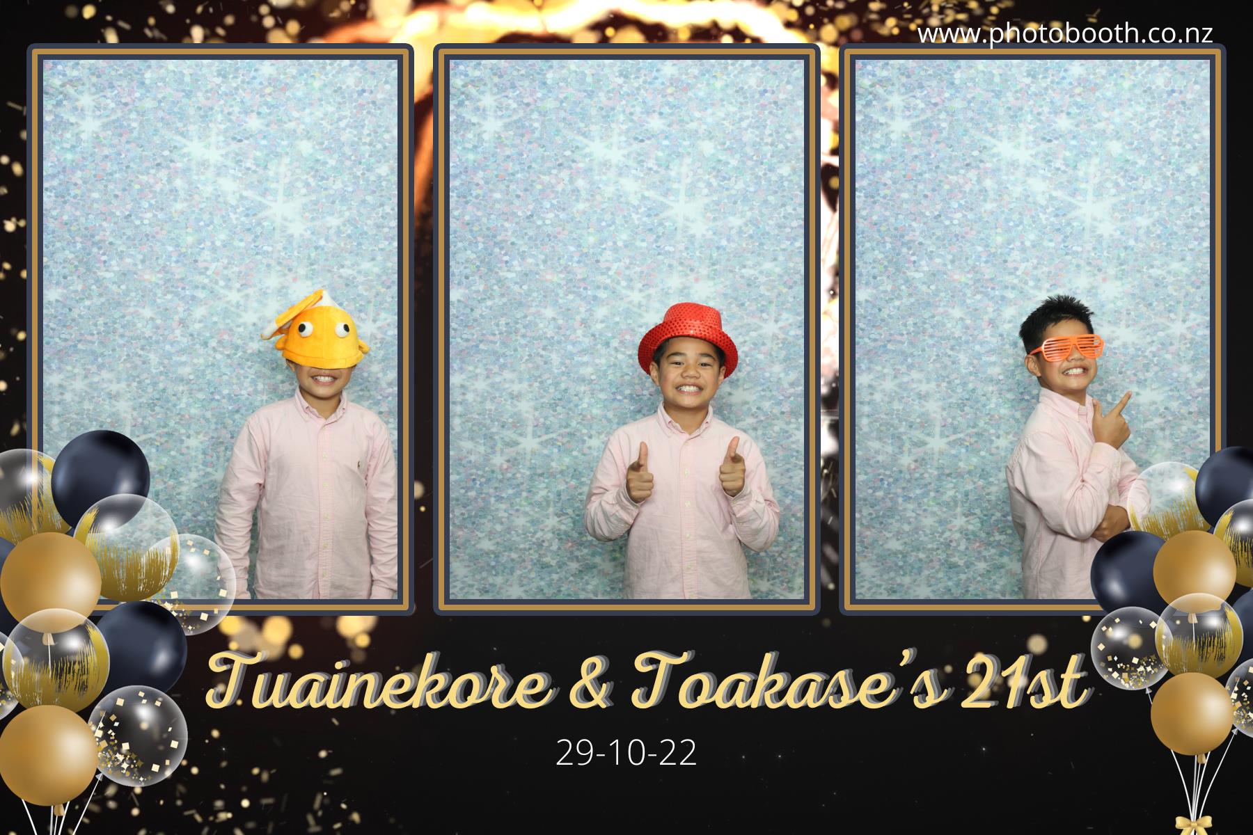 Twin's 21st Birthday | View more photos from the event at gallery.photobooth.co.nz/u/SelfieCentral/Twins-21st-Birthday