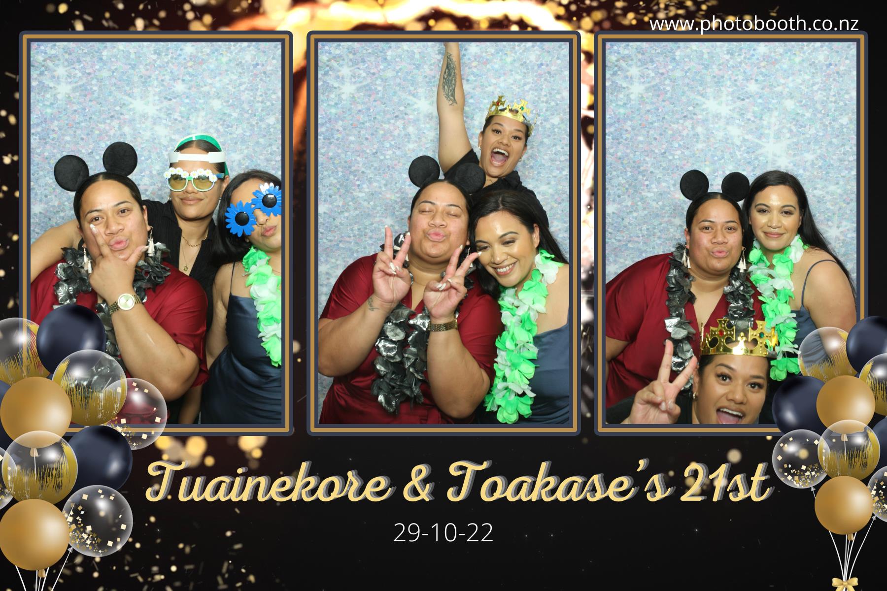 Twin's 21st Birthday | View more photos from the event at gallery.photobooth.co.nz/u/SelfieCentral/Twins-21st-Birthday