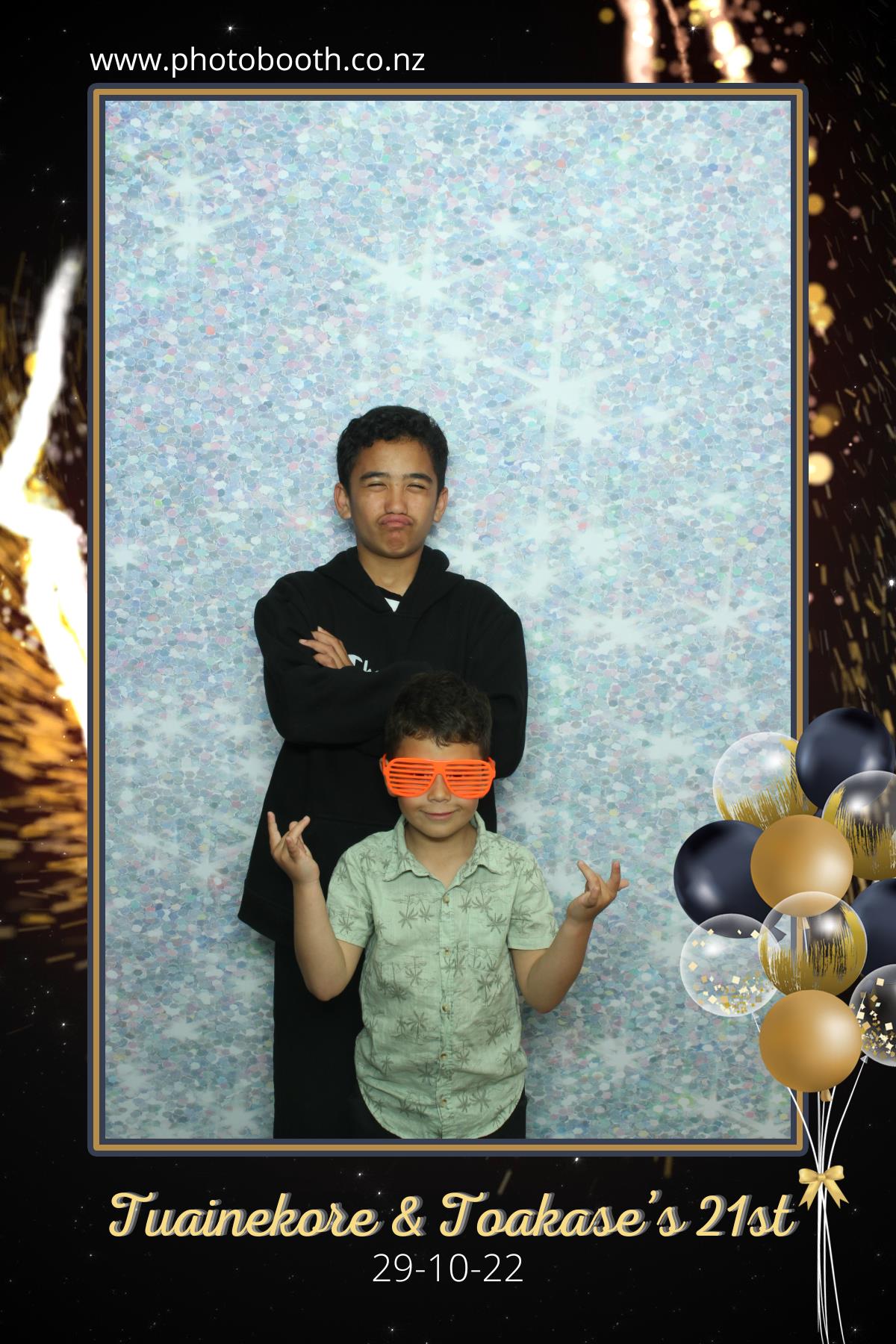 Twin's 21st Birthday | View more photos from the event at gallery.photobooth.co.nz/u/SelfieCentral/Twins-21st-Birthday