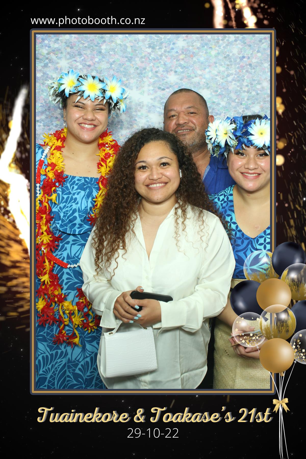 Twin's 21st Birthday | View more photos from the event at gallery.photobooth.co.nz/u/SelfieCentral/Twins-21st-Birthday