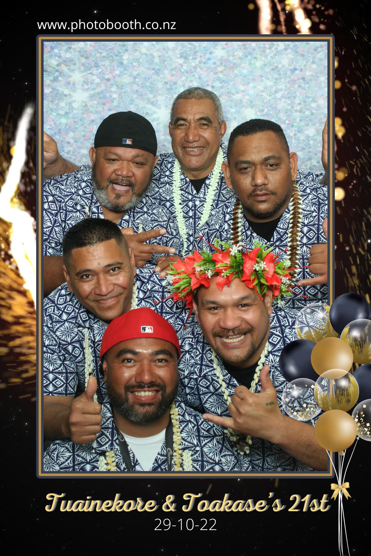 Twin's 21st Birthday | View more photos from the event at gallery.photobooth.co.nz/u/SelfieCentral/Twins-21st-Birthday