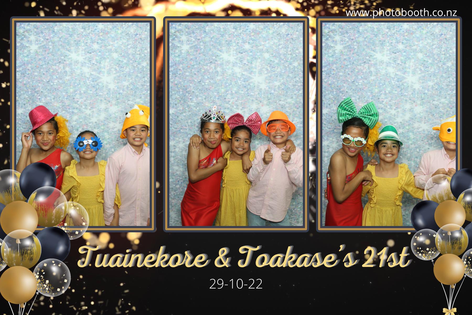 Twin's 21st Birthday | View more photos from the event at gallery.photobooth.co.nz/u/SelfieCentral/Twins-21st-Birthday
