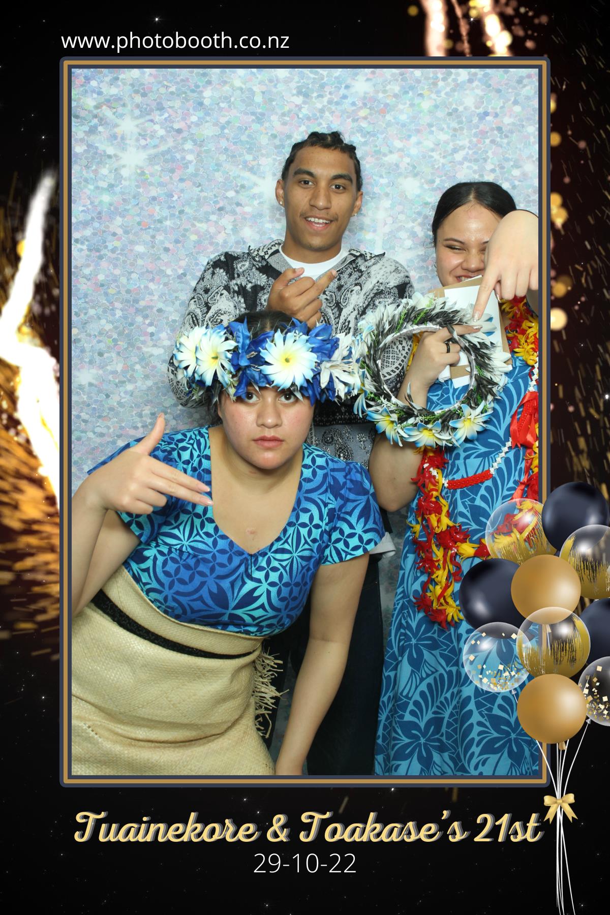 Twin's 21st Birthday | View more photos from the event at gallery.photobooth.co.nz/u/SelfieCentral/Twins-21st-Birthday