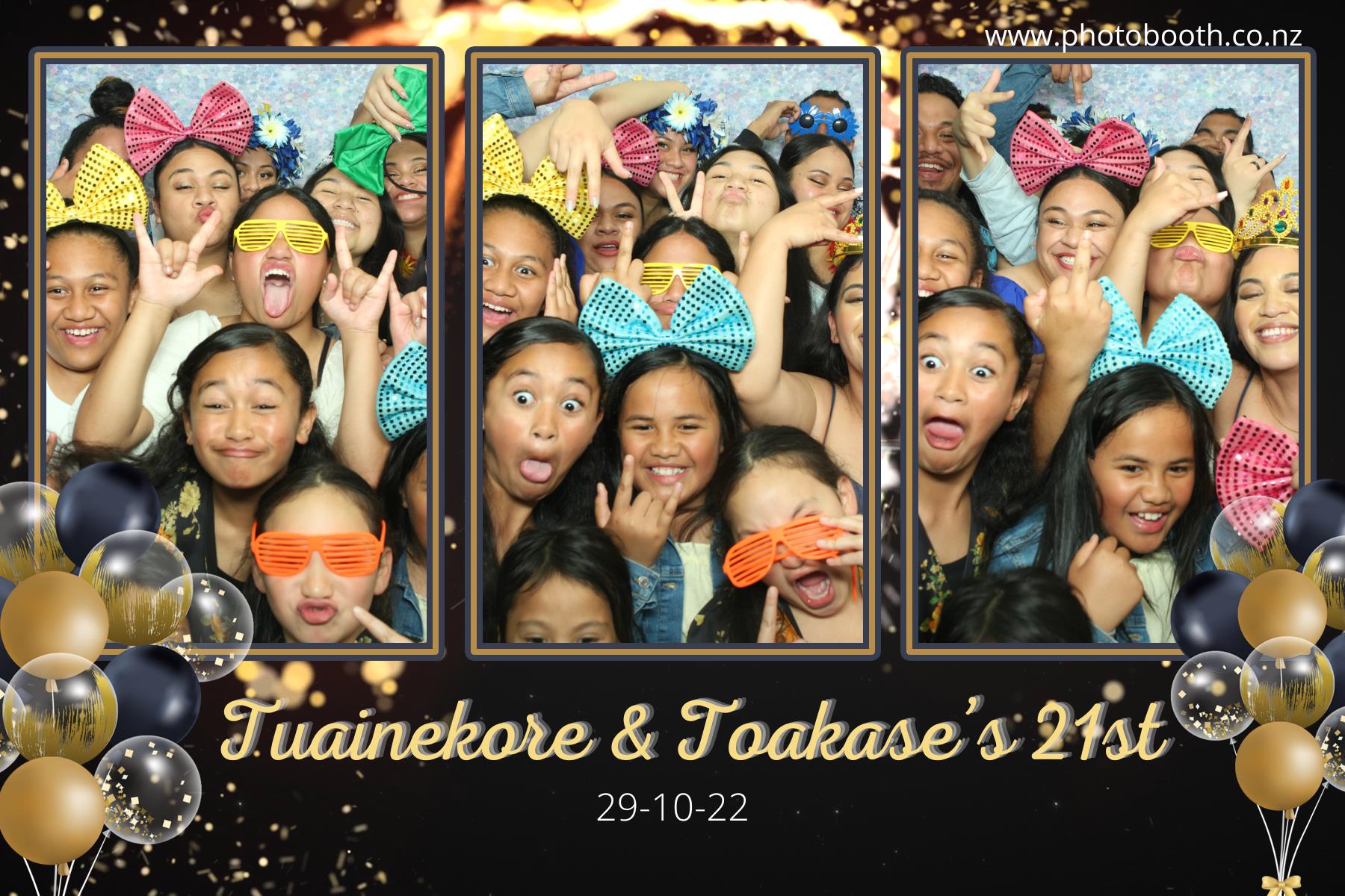 Twin's 21st Birthday | View more photos from the event at gallery.photobooth.co.nz/u/SelfieCentral/Twins-21st-Birthday