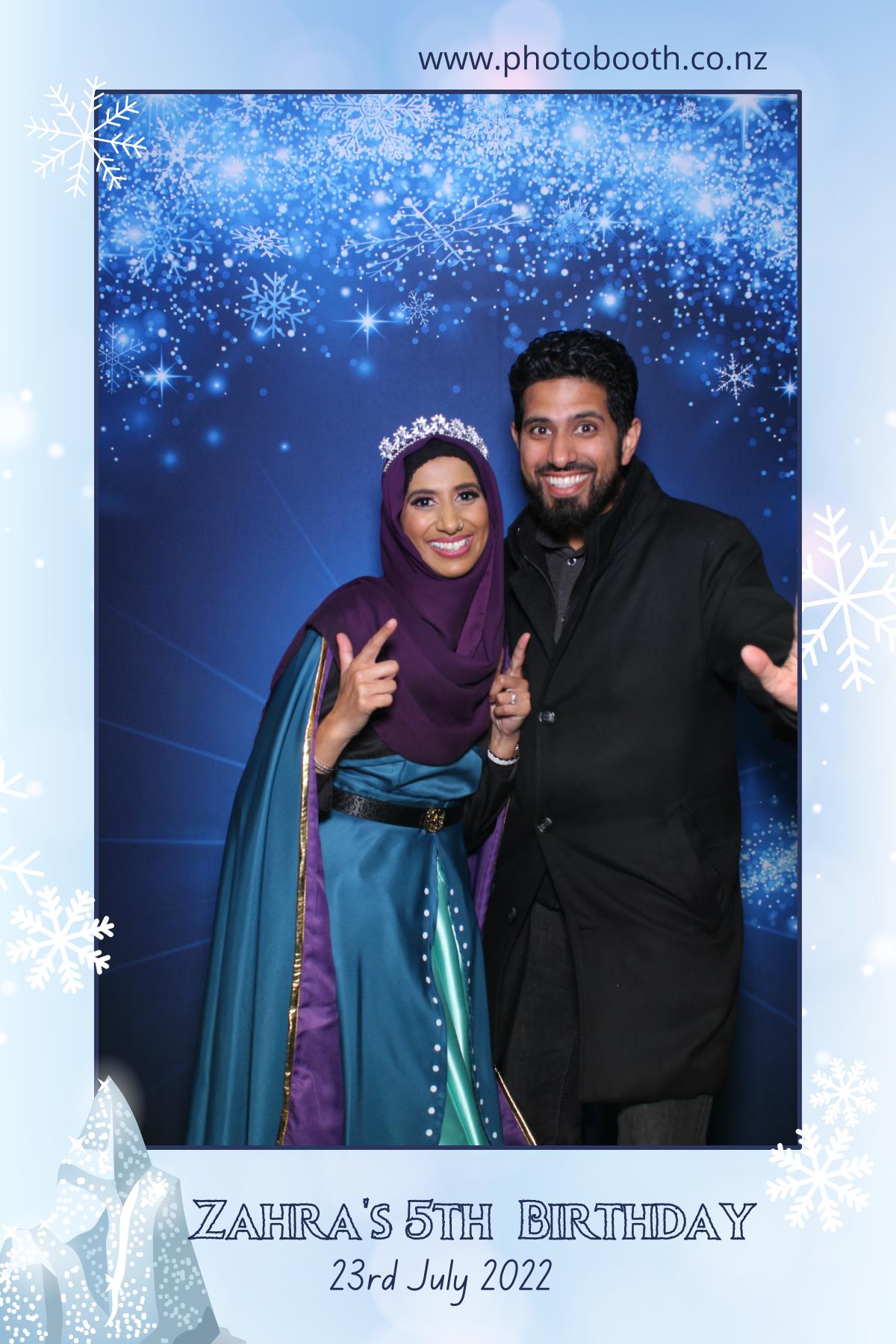 Zahra's 5th Frozen Birthday Party | View more photos from the event at gallery.photobooth.co.nz/u/SelfieCentral/Zahras-5th-Frozen-Birthday-Party