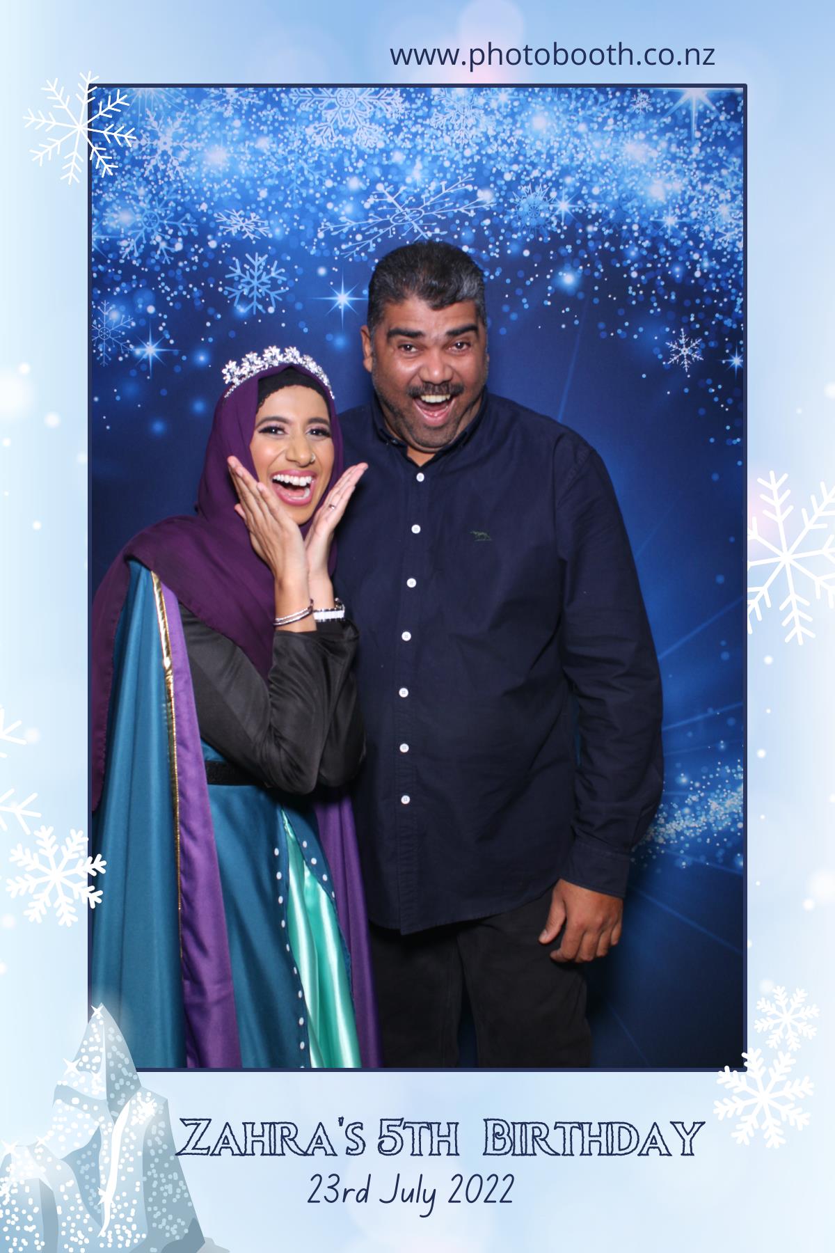 Zahra's 5th Frozen Birthday Party | View more photos from the event at gallery.photobooth.co.nz/u/SelfieCentral/Zahras-5th-Frozen-Birthday-Party