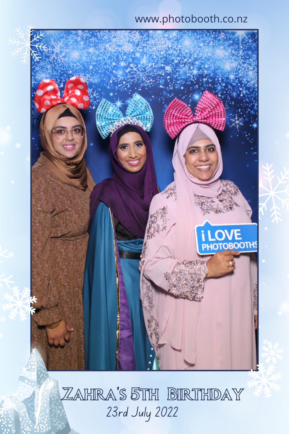 Zahra's 5th Frozen Birthday Party | View more photos from the event at gallery.photobooth.co.nz/u/SelfieCentral/Zahras-5th-Frozen-Birthday-Party