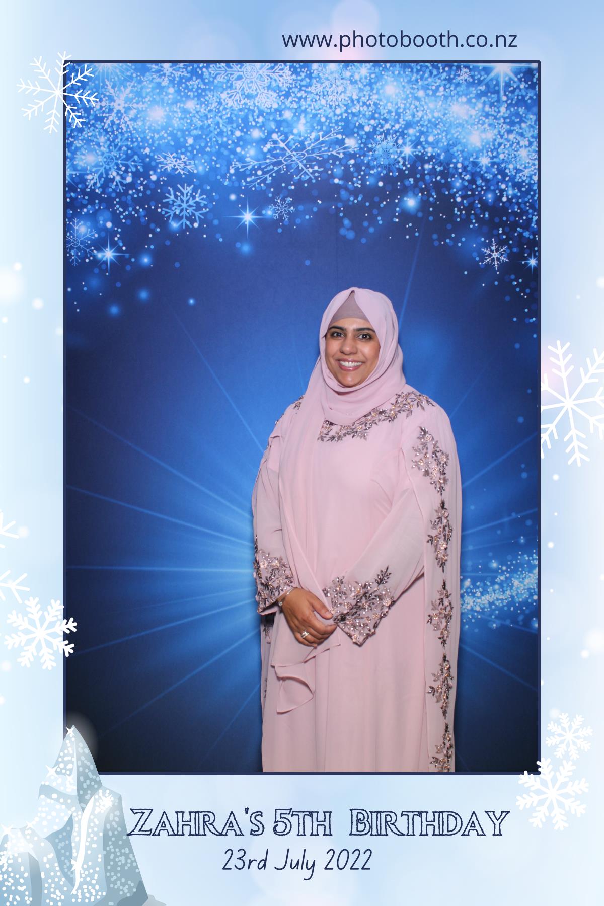 Zahra's 5th Frozen Birthday Party | View more photos from the event at gallery.photobooth.co.nz/u/SelfieCentral/Zahras-5th-Frozen-Birthday-Party