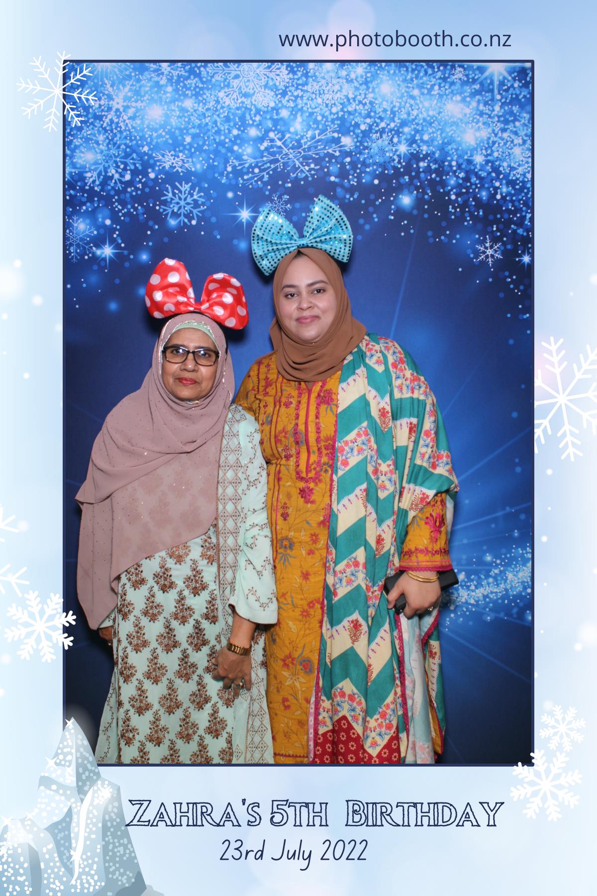 Zahra's 5th Frozen Birthday Party | View more photos from the event at gallery.photobooth.co.nz/u/SelfieCentral/Zahras-5th-Frozen-Birthday-Party