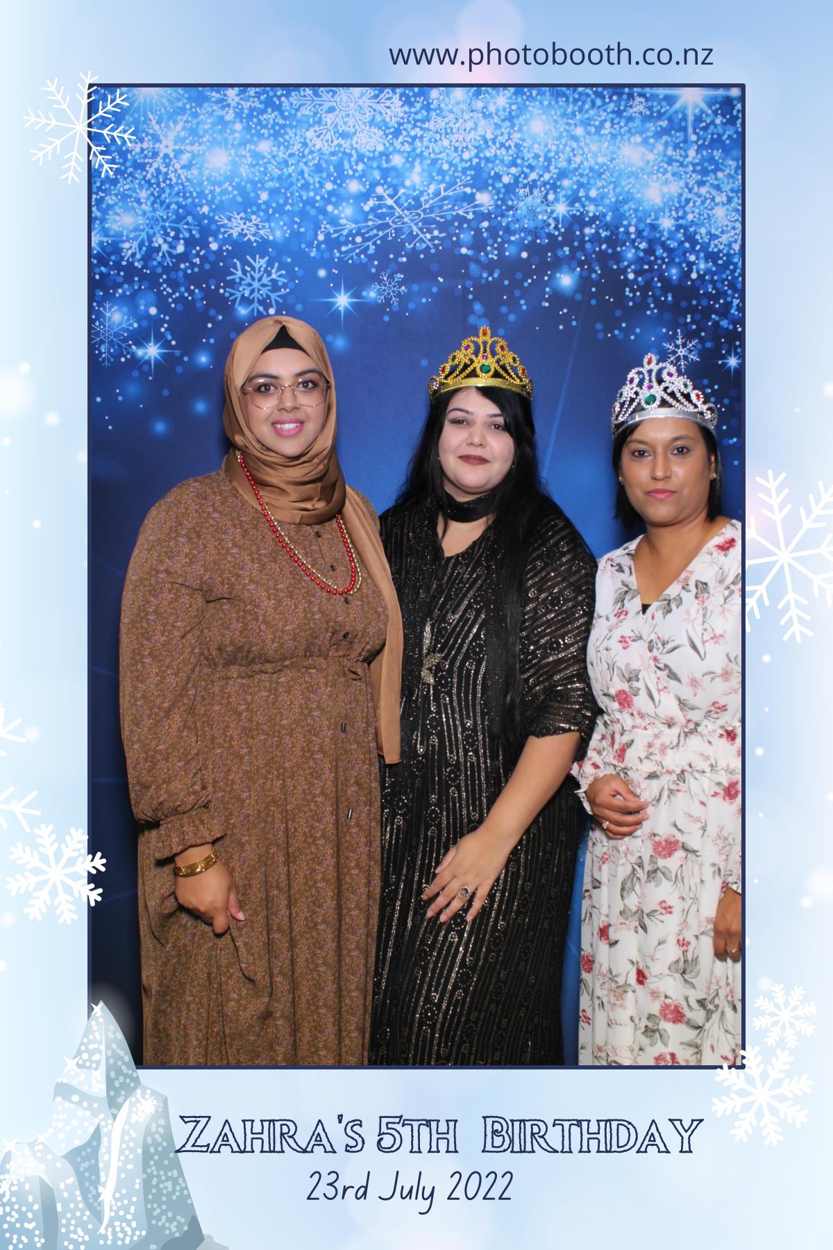Zahra's 5th Frozen Birthday Party | View more photos from the event at gallery.photobooth.co.nz/u/SelfieCentral/Zahras-5th-Frozen-Birthday-Party