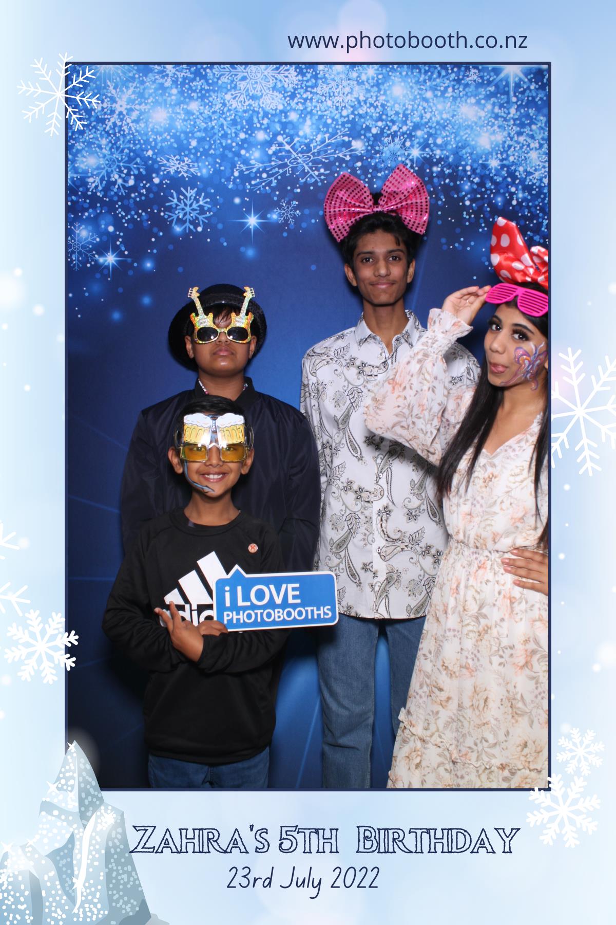 Zahra's 5th Frozen Birthday Party | View more photos from the event at gallery.photobooth.co.nz/u/SelfieCentral/Zahras-5th-Frozen-Birthday-Party