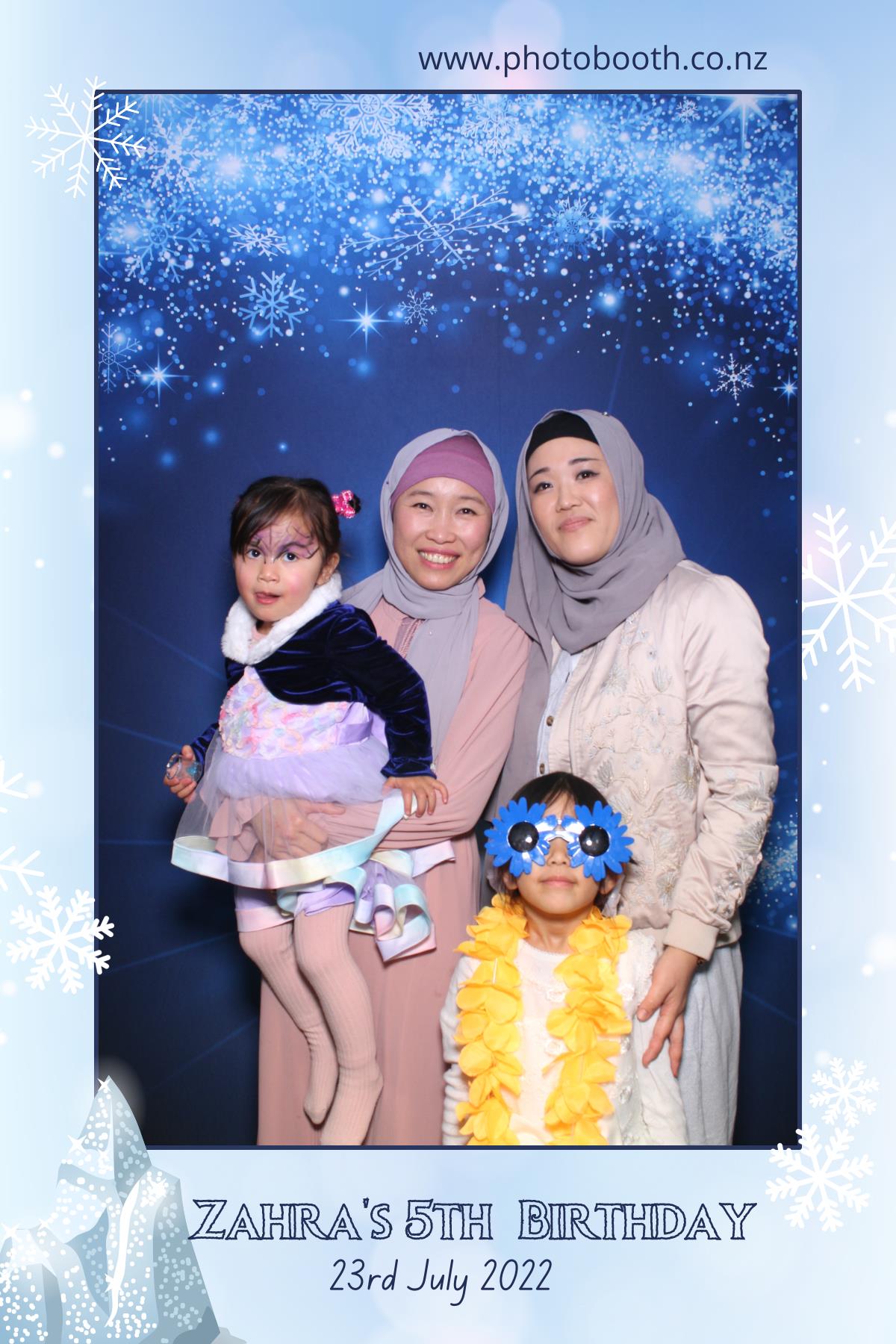 Zahra's 5th Frozen Birthday Party | View more photos from the event at gallery.photobooth.co.nz/u/SelfieCentral/Zahras-5th-Frozen-Birthday-Party