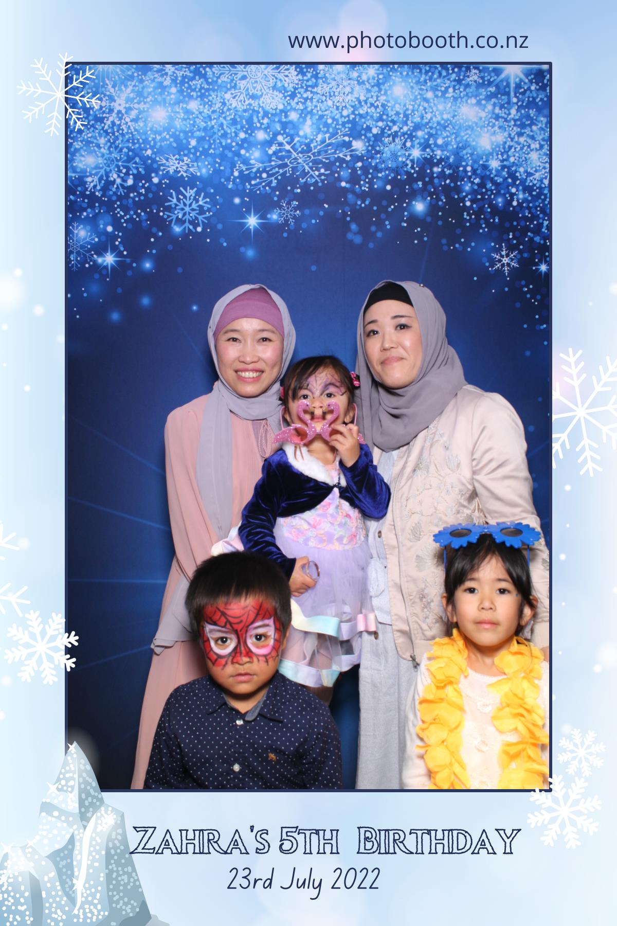 Zahra's 5th Frozen Birthday Party | View more photos from the event at gallery.photobooth.co.nz/u/SelfieCentral/Zahras-5th-Frozen-Birthday-Party