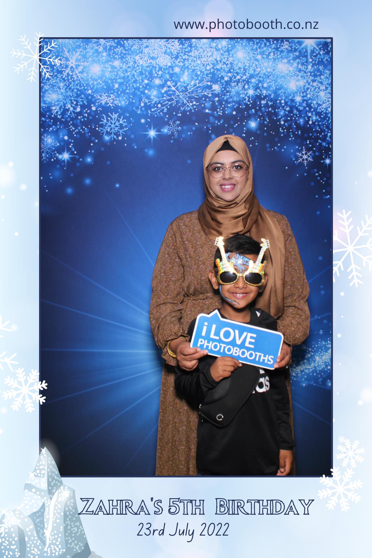 Zahra's 5th Frozen Birthday Party | View more photos from the event at gallery.photobooth.co.nz/u/SelfieCentral/Zahras-5th-Frozen-Birthday-Party