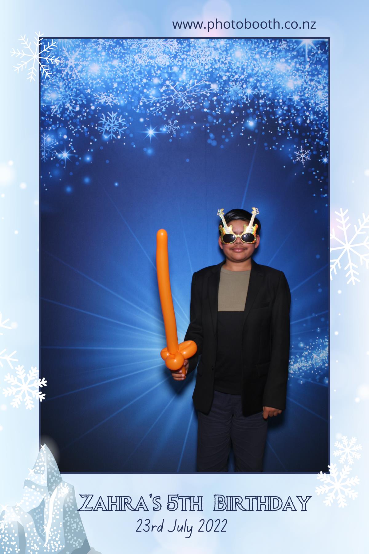 Zahra's 5th Frozen Birthday Party | View more photos from the event at gallery.photobooth.co.nz/u/SelfieCentral/Zahras-5th-Frozen-Birthday-Party