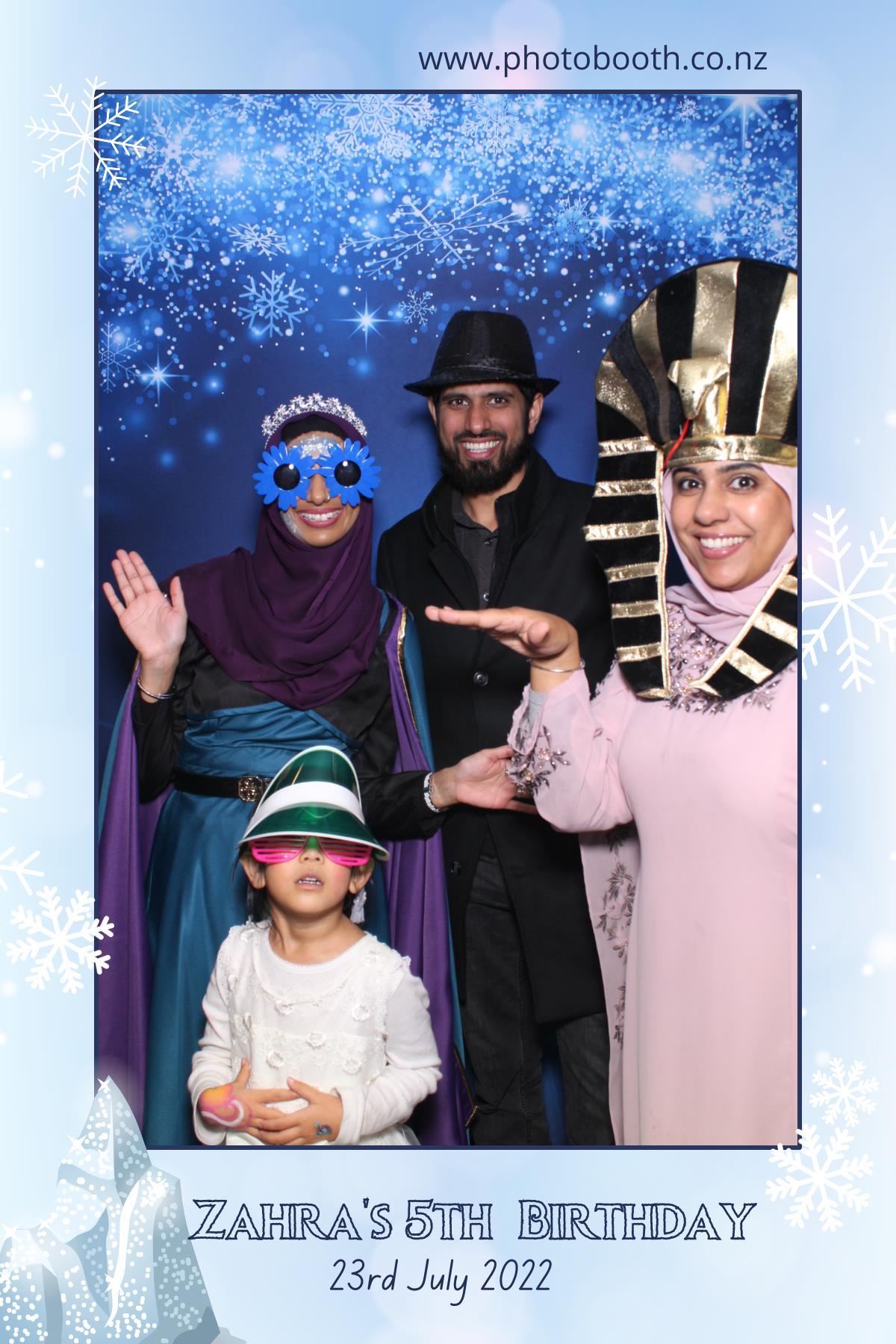 Zahra's 5th Frozen Birthday Party | View more photos from the event at gallery.photobooth.co.nz/u/SelfieCentral/Zahras-5th-Frozen-Birthday-Party