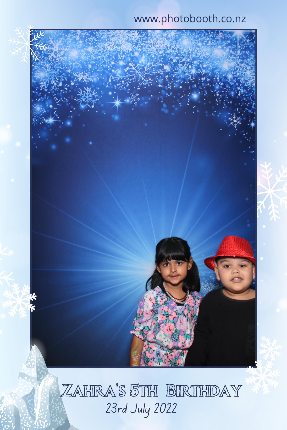 Zahra's 5th Frozen Birthday Party | View more photos from the event at gallery.photobooth.co.nz/u/SelfieCentral/Zahras-5th-Frozen-Birthday-Party