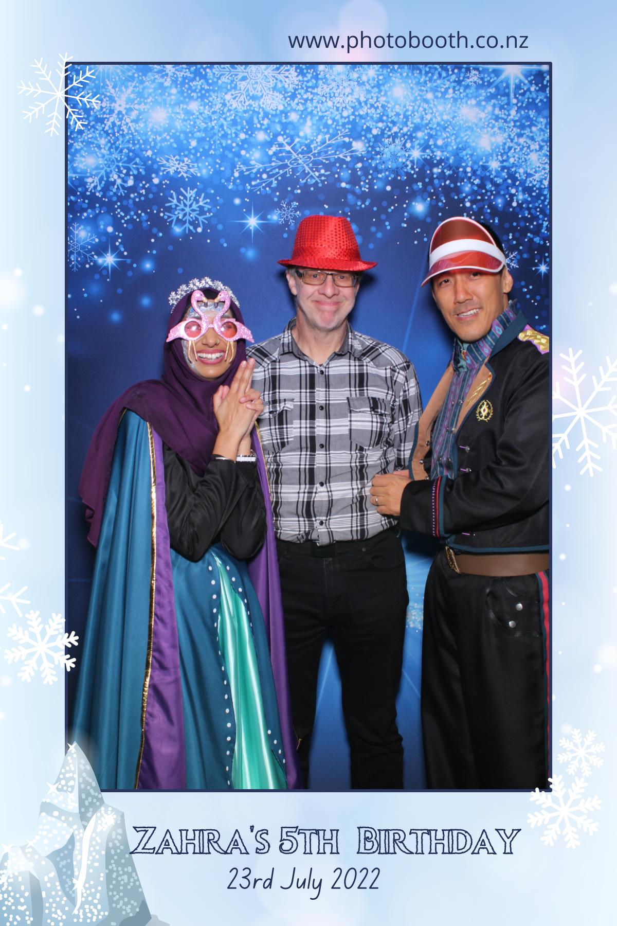 Zahra's 5th Frozen Birthday Party | View more photos from the event at gallery.photobooth.co.nz/u/SelfieCentral/Zahras-5th-Frozen-Birthday-Party