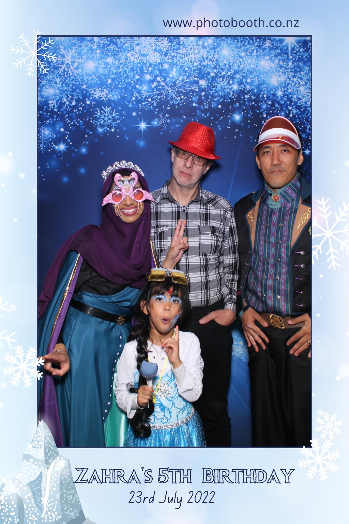 Zahra's 5th Frozen Birthday Party | View more photos from the event at gallery.photobooth.co.nz/u/SelfieCentral/Zahras-5th-Frozen-Birthday-Party