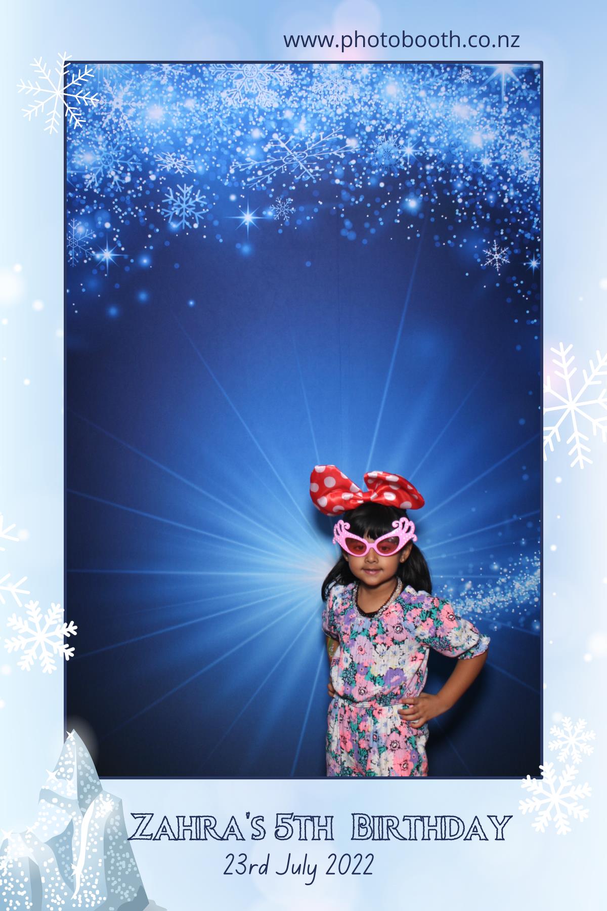 Zahra's 5th Frozen Birthday Party | View more photos from the event at gallery.photobooth.co.nz/u/SelfieCentral/Zahras-5th-Frozen-Birthday-Party