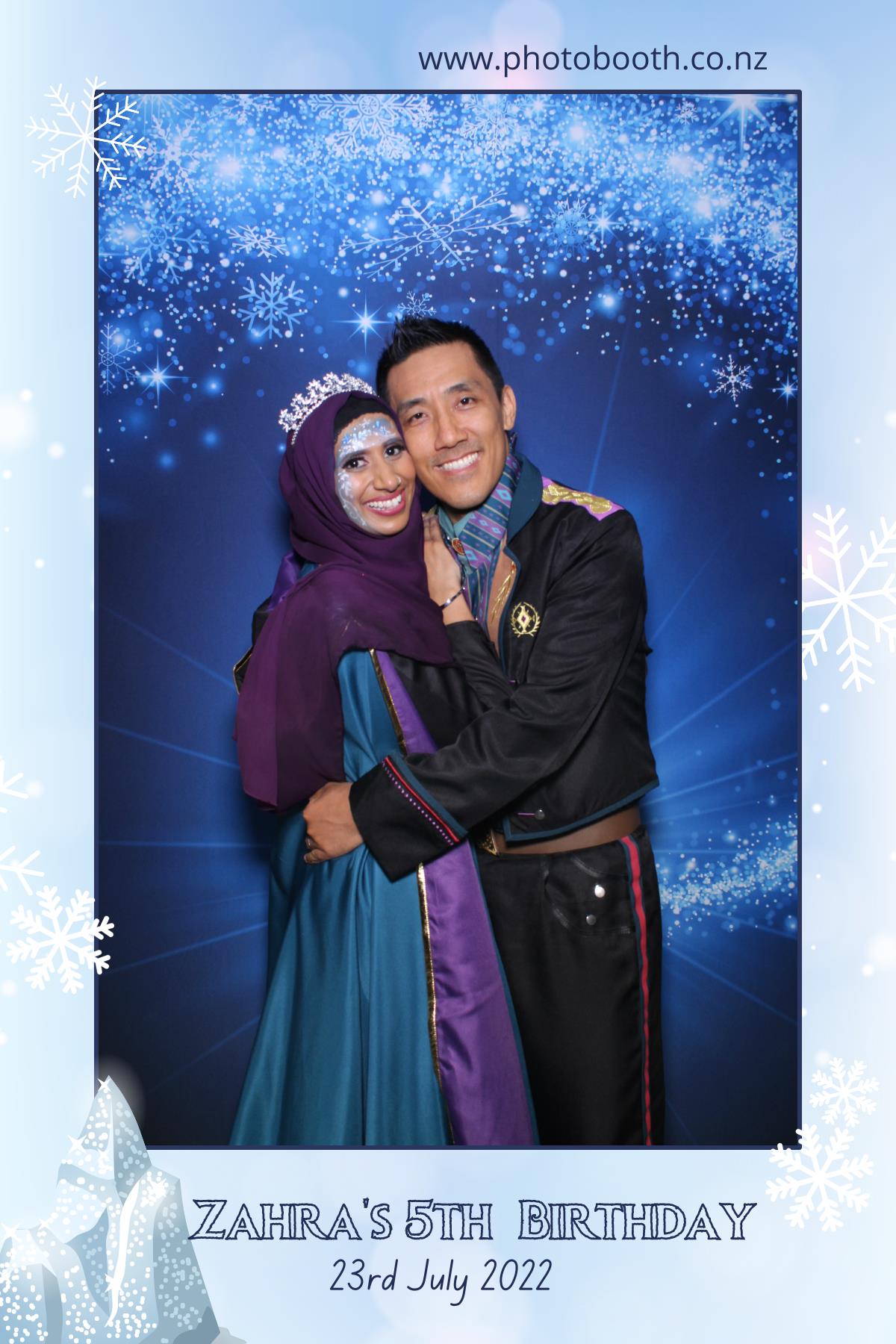 Zahra's 5th Frozen Birthday Party | View more photos from the event at gallery.photobooth.co.nz/u/SelfieCentral/Zahras-5th-Frozen-Birthday-Party