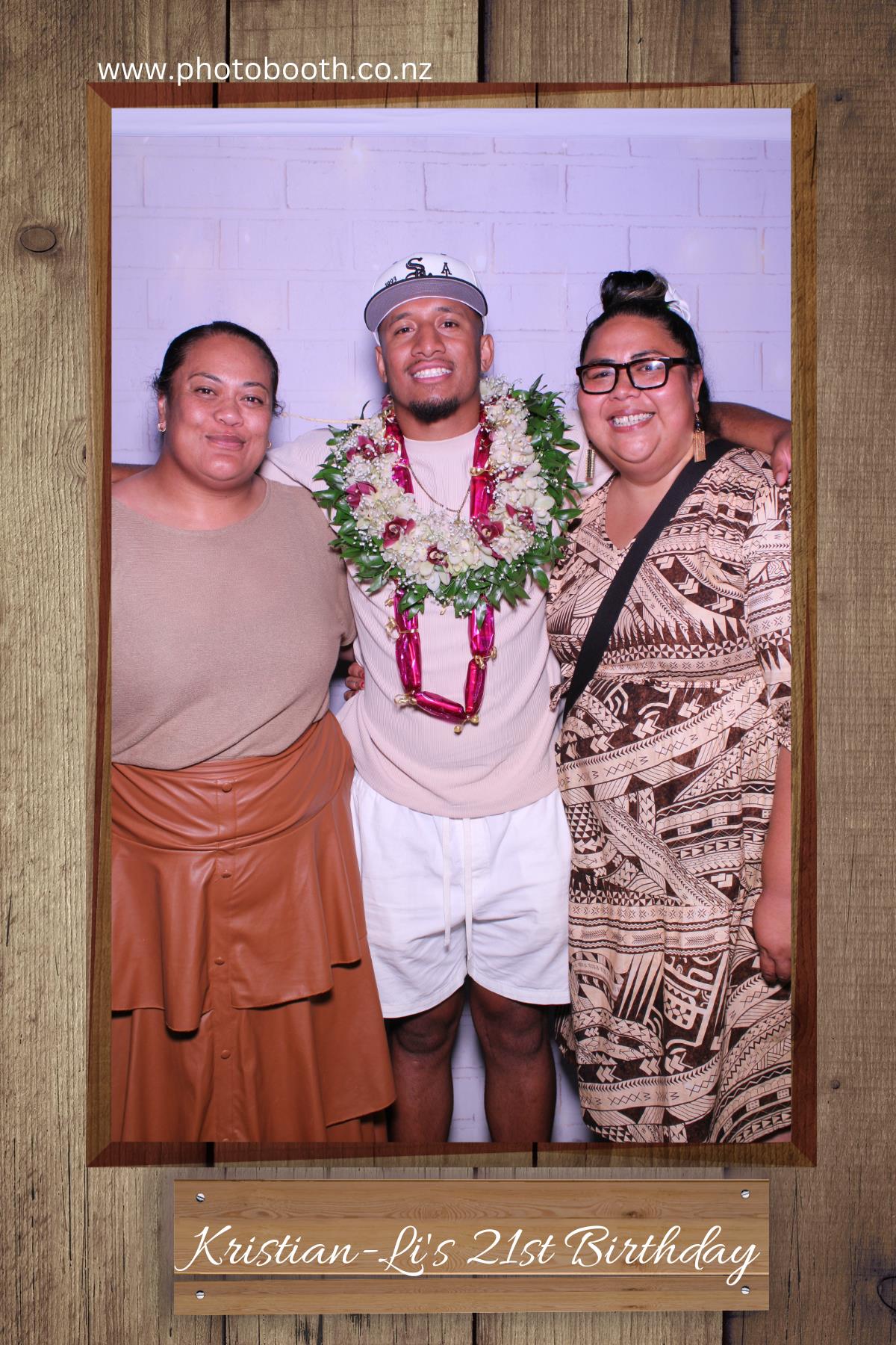 Kristian-Li's 21st | View more photos from the event at gallery.photobooth.co.nz/u/SelfieCentral/Kristian-Lis-21st
