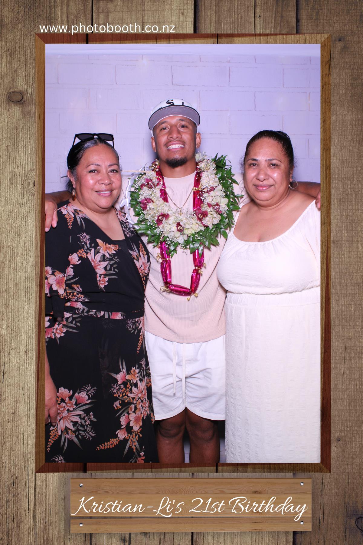 Kristian-Li's 21st | View more photos from the event at gallery.photobooth.co.nz/u/SelfieCentral/Kristian-Lis-21st