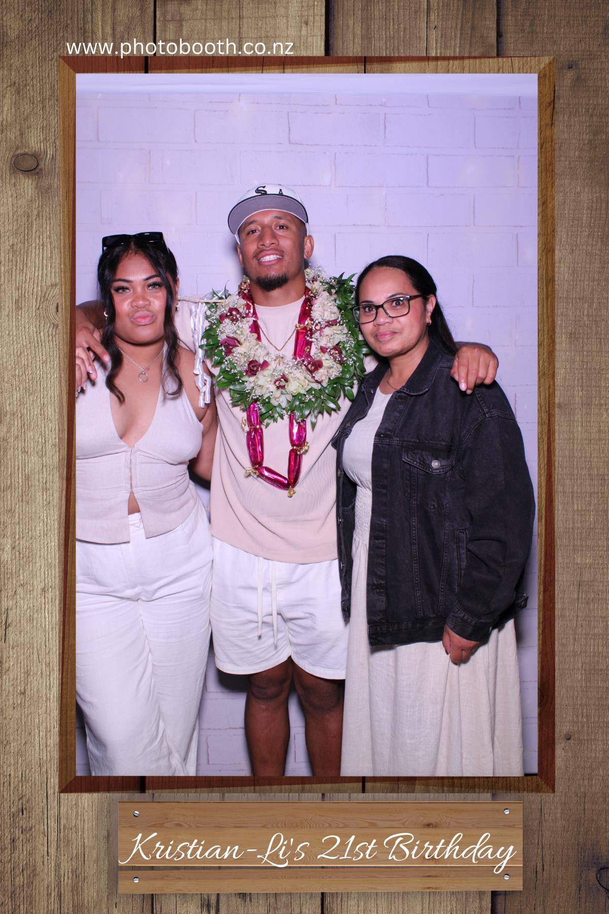 Kristian-Li's 21st | View more photos from the event at gallery.photobooth.co.nz/u/SelfieCentral/Kristian-Lis-21st
